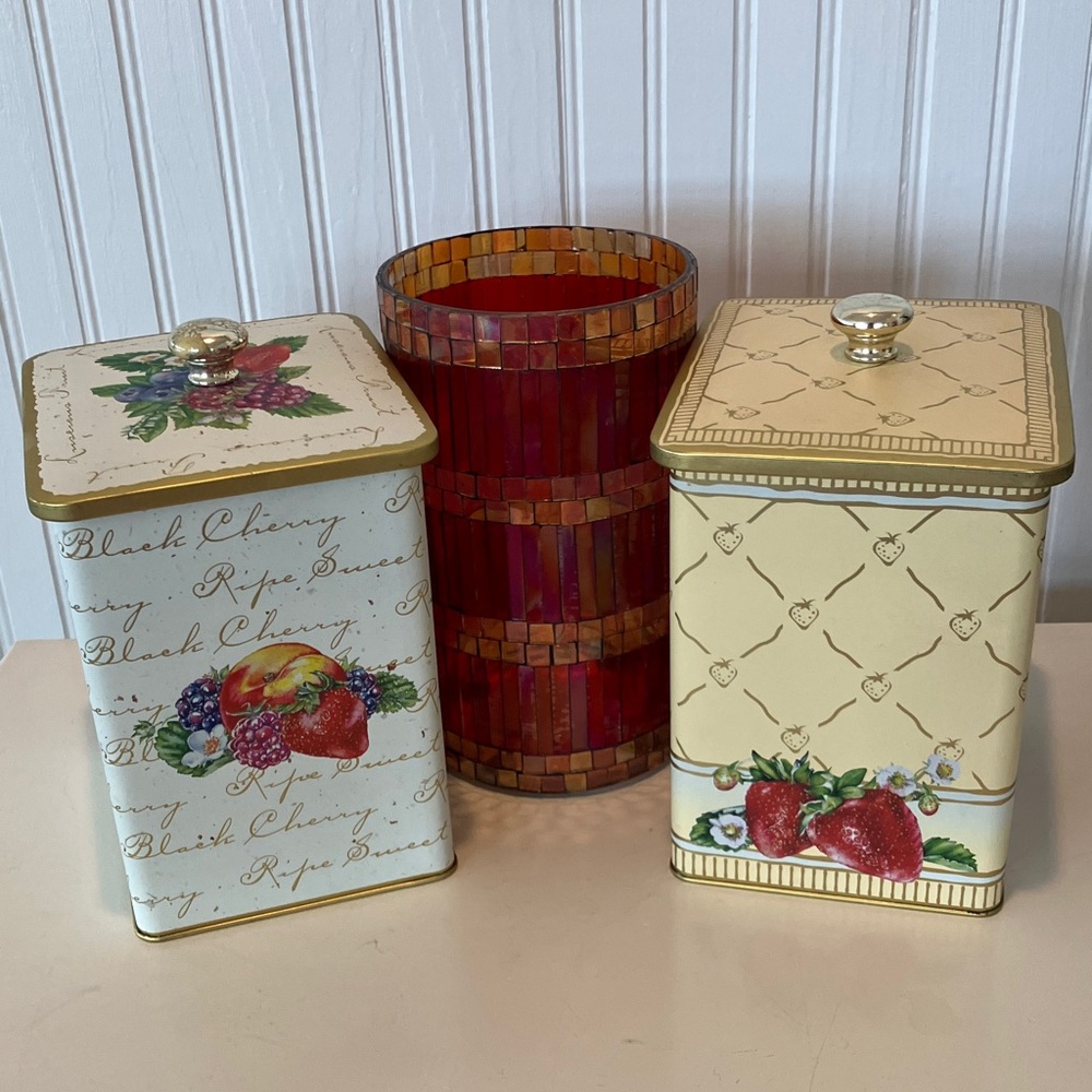 Vintage Collectible KNOTT’S Berry Farm Shortbread Cookie Tins With Lids. Pair